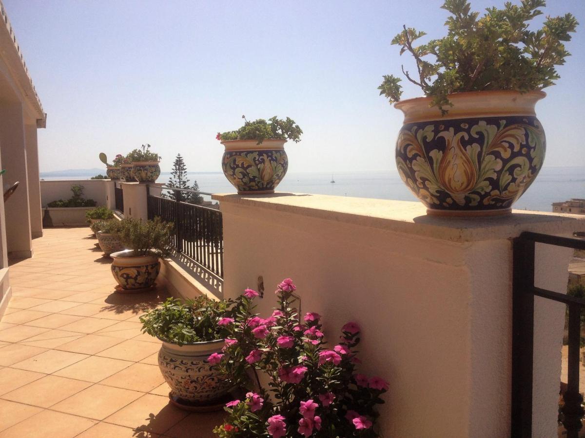 Villa Ceni - Appartamenti Con Camere, Cucina, Wc E Terrazza Sul Mare In Villa Con Piscina, Giardino E Parcheggio Marinella di Selinunte Exterior foto
