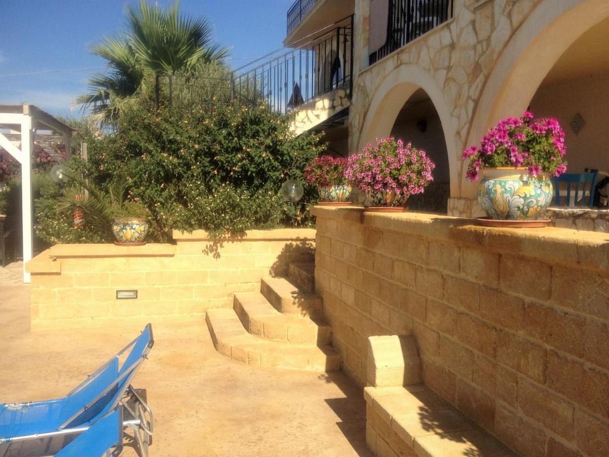 Villa Ceni - Appartamenti Con Camere, Cucina, Wc E Terrazza Sul Mare In Villa Con Piscina, Giardino E Parcheggio Marinella di Selinunte Exterior foto
