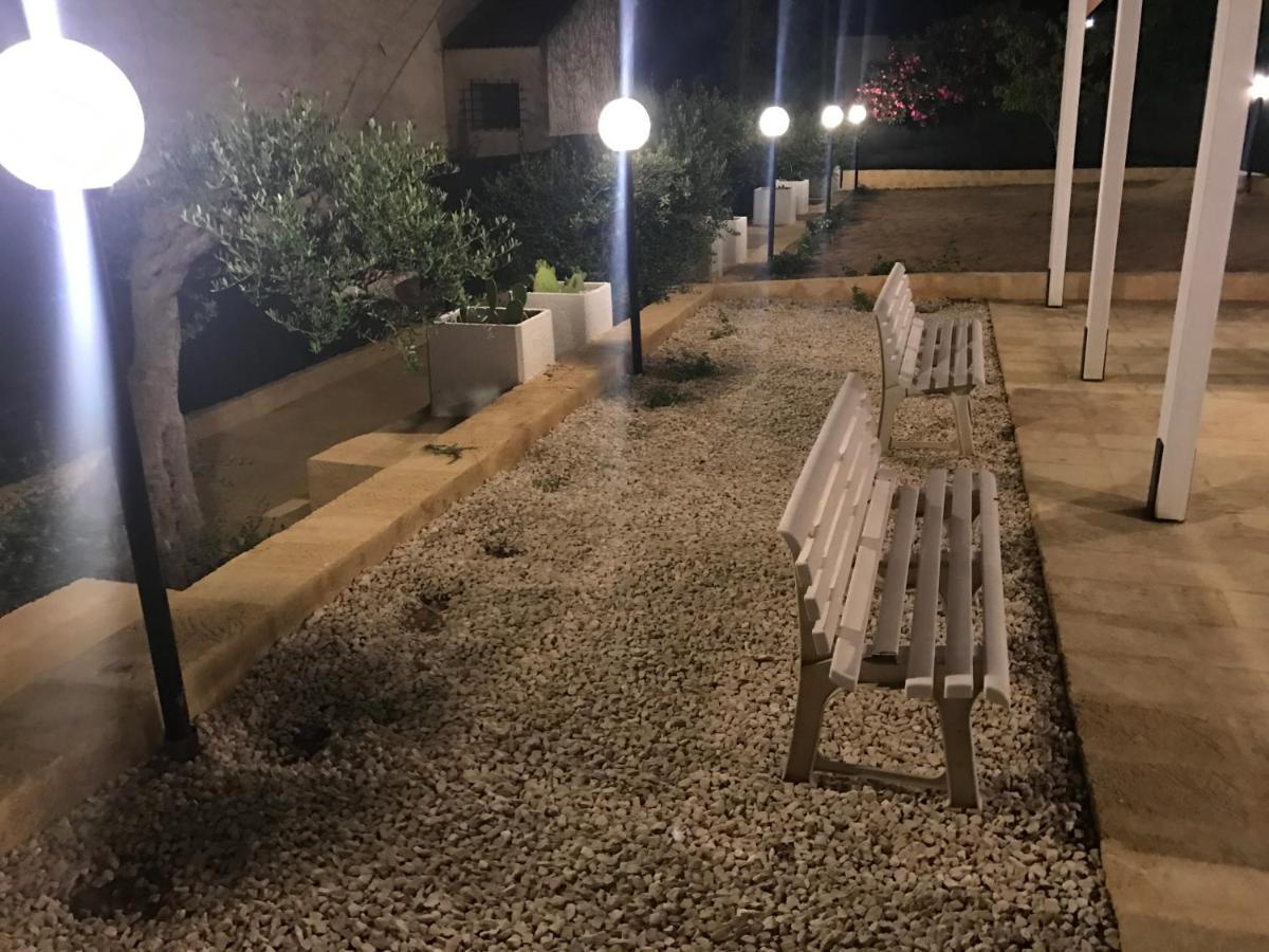 Villa Ceni - Appartamenti Con Camere, Cucina, Wc E Terrazza Sul Mare In Villa Con Piscina, Giardino E Parcheggio Marinella di Selinunte Exterior foto