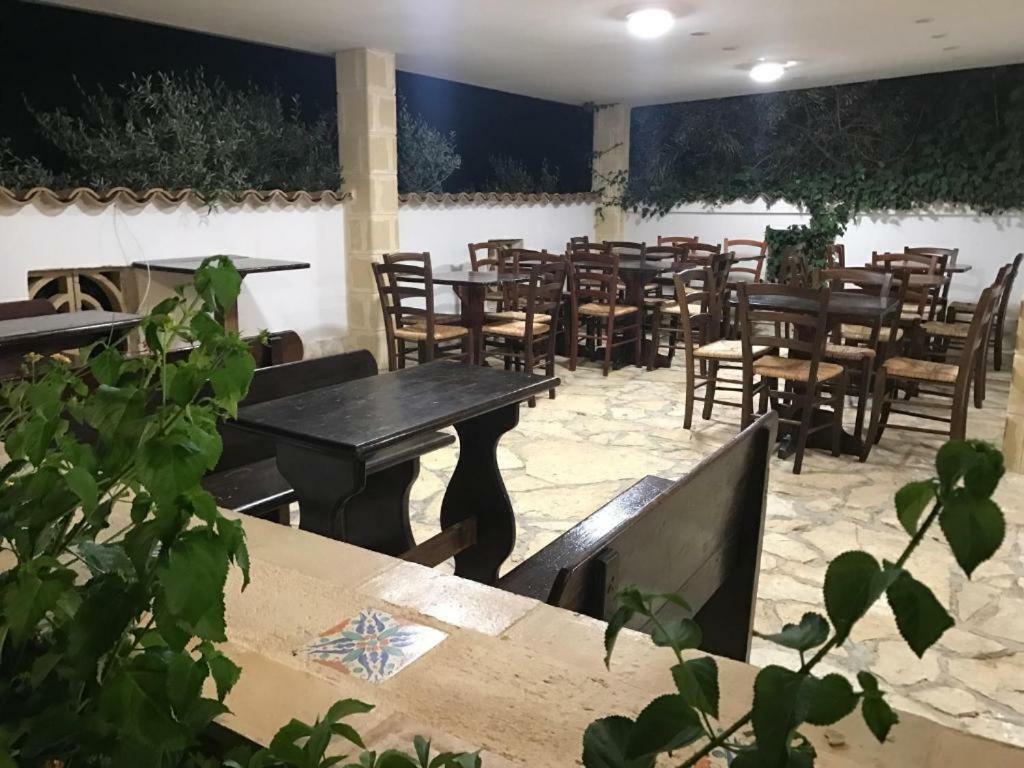 Villa Ceni - Appartamenti Con Camere, Cucina, Wc E Terrazza Sul Mare In Villa Con Piscina, Giardino E Parcheggio Marinella di Selinunte Exterior foto