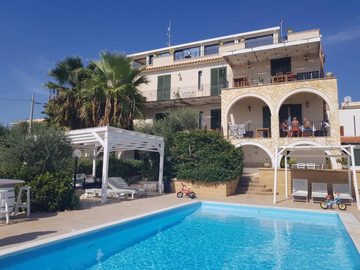 Villa Ceni - Appartamenti Con Camere, Cucina, Wc E Terrazza Sul Mare In Villa Con Piscina, Giardino E Parcheggio Marinella di Selinunte Exterior foto