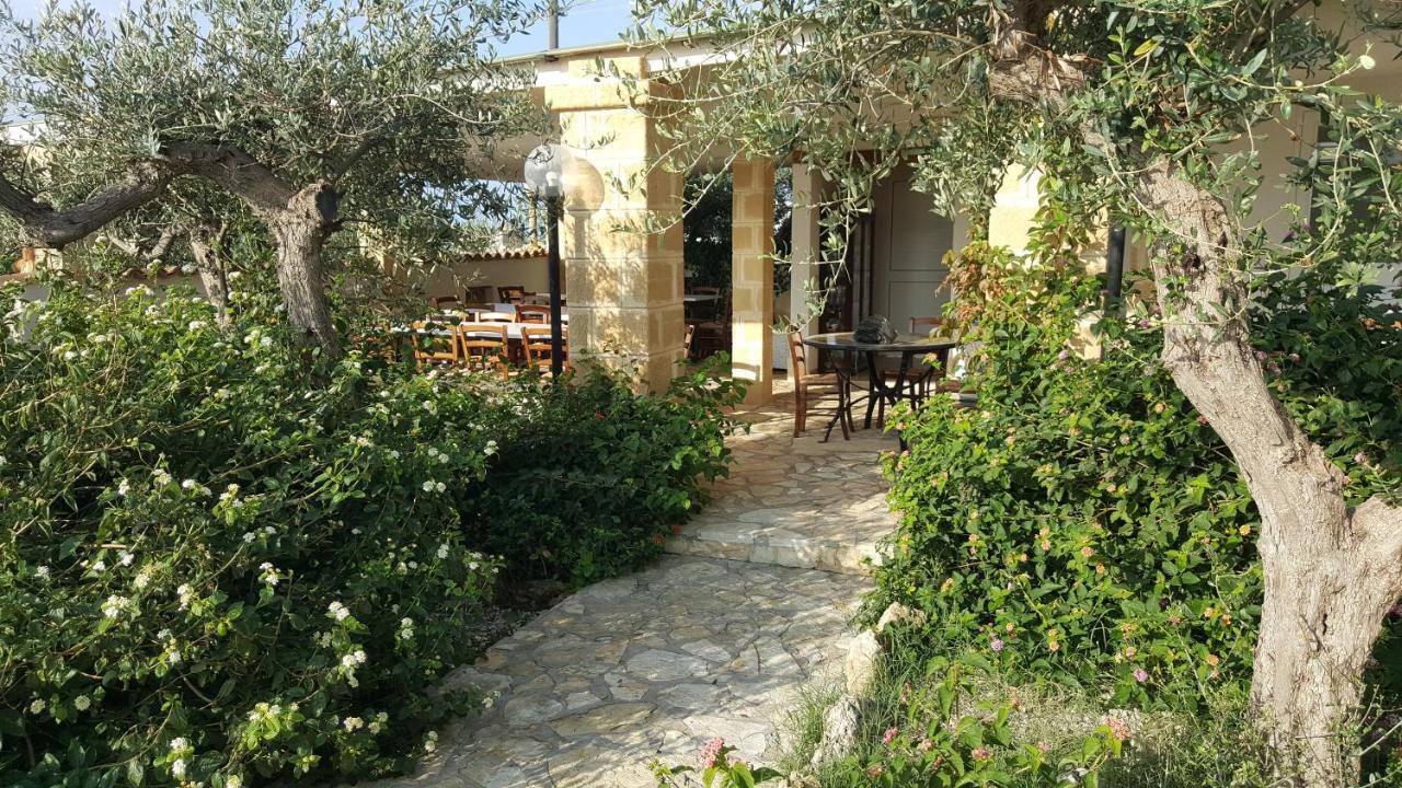 Villa Ceni - Appartamenti Con Camere, Cucina, Wc E Terrazza Sul Mare In Villa Con Piscina, Giardino E Parcheggio Marinella di Selinunte Exterior foto